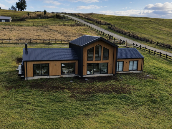 Vista aérea de la casa en parcela de 5.000 m², sector Línea Nueva, Llanquihue